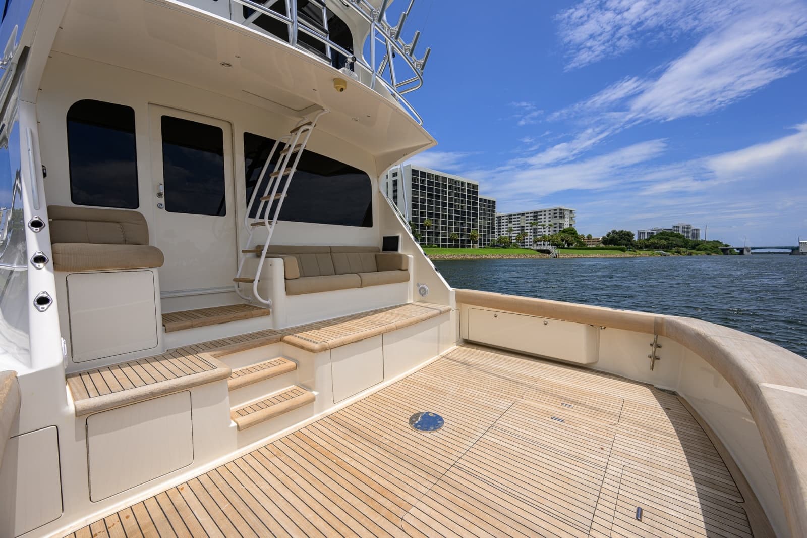 2006 Viking 68 Convertible - Photo 2