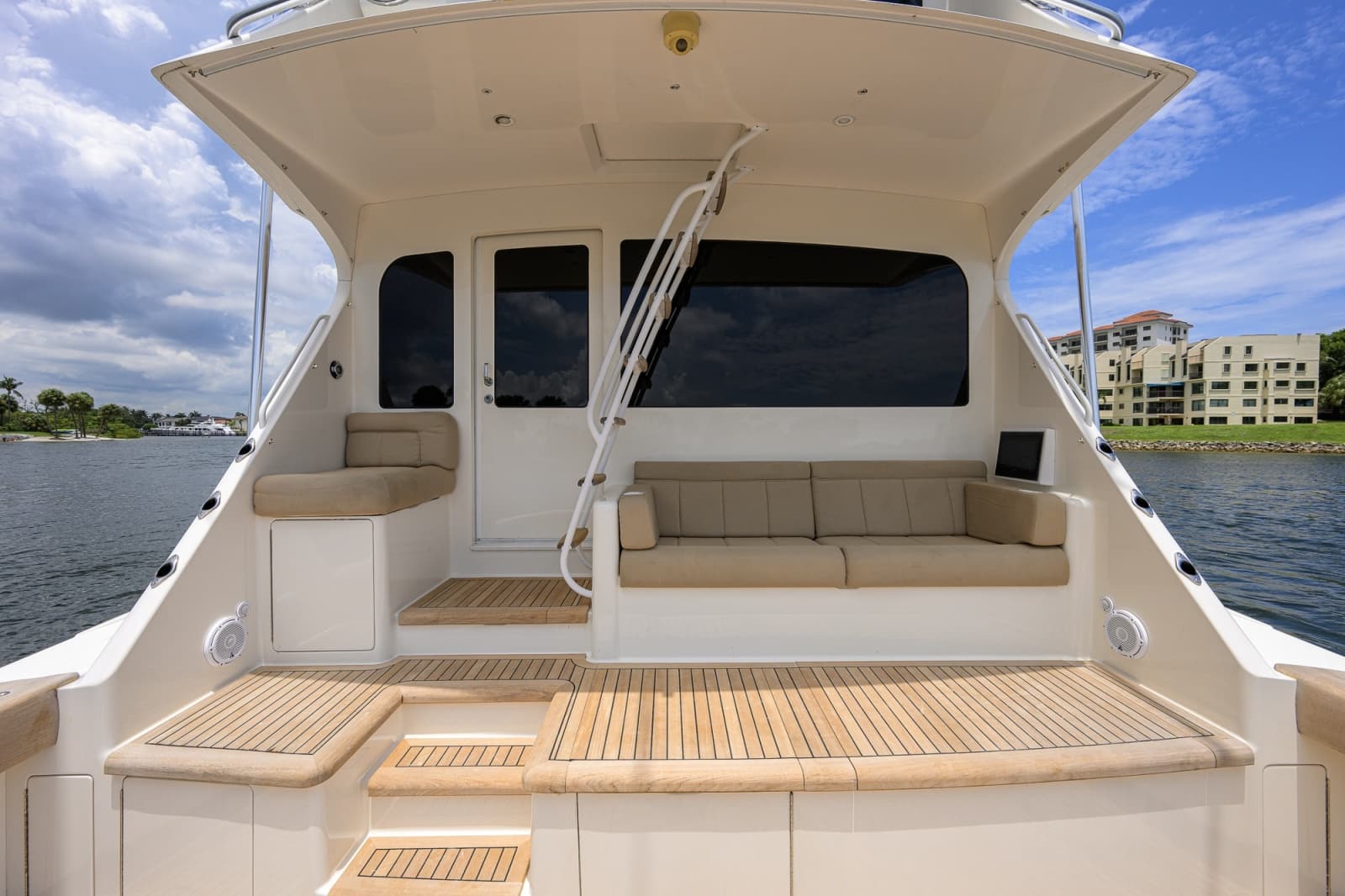 2006 Viking 68 Convertible - Photo 5