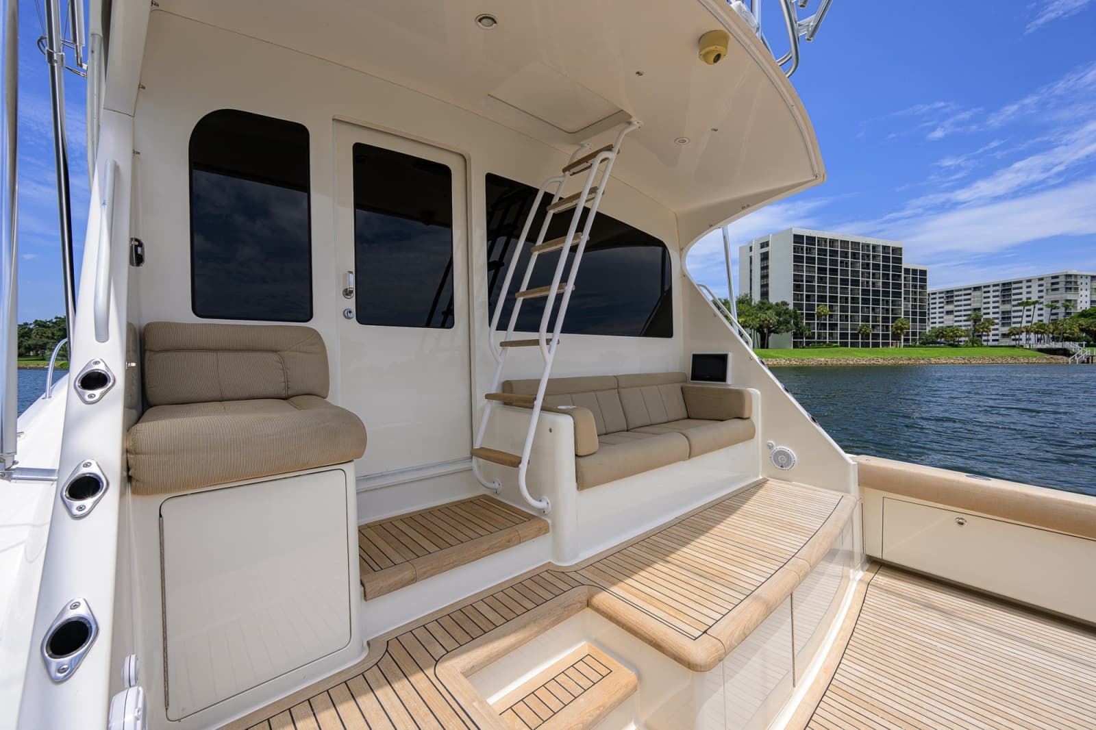 2006 Viking 68 Convertible - Photo 3