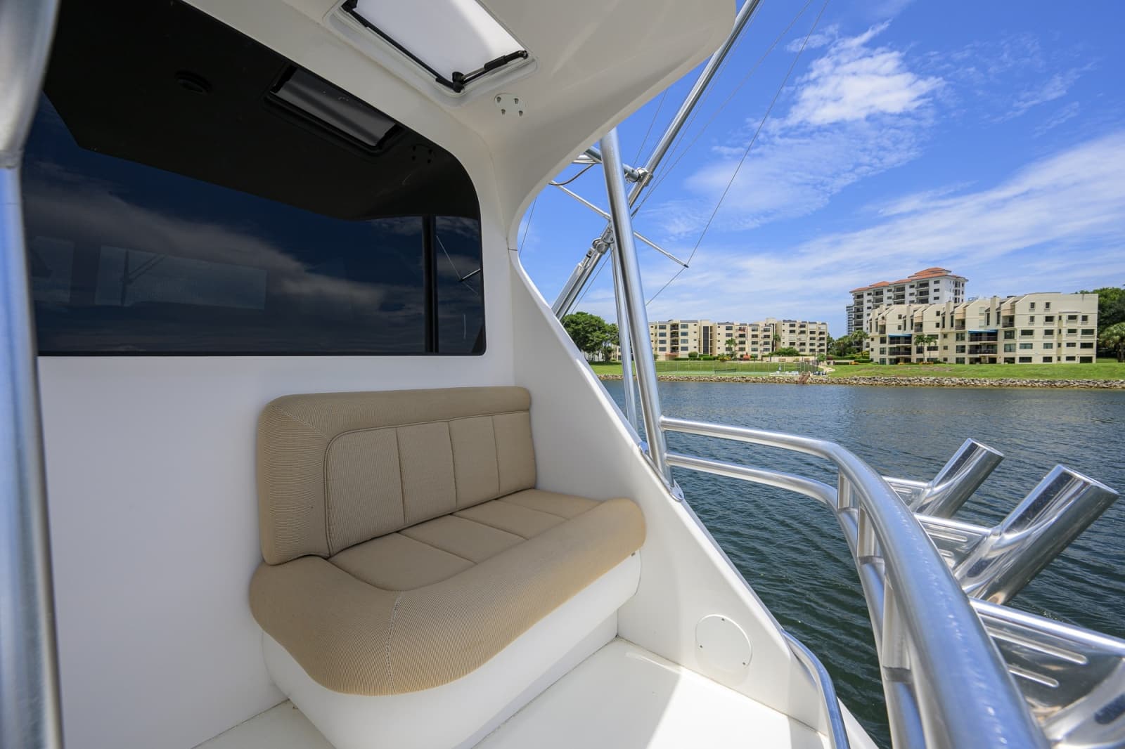 2006 Viking 68 Convertible - Photo 17