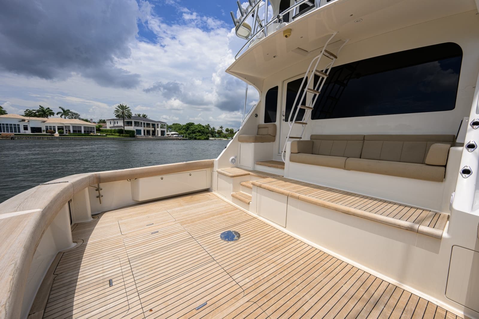 2006 Viking 68 Convertible - Photo 4