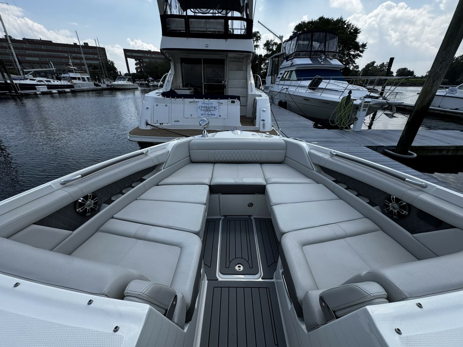 2021 Sea Ray 350 SLX - Photo 18
