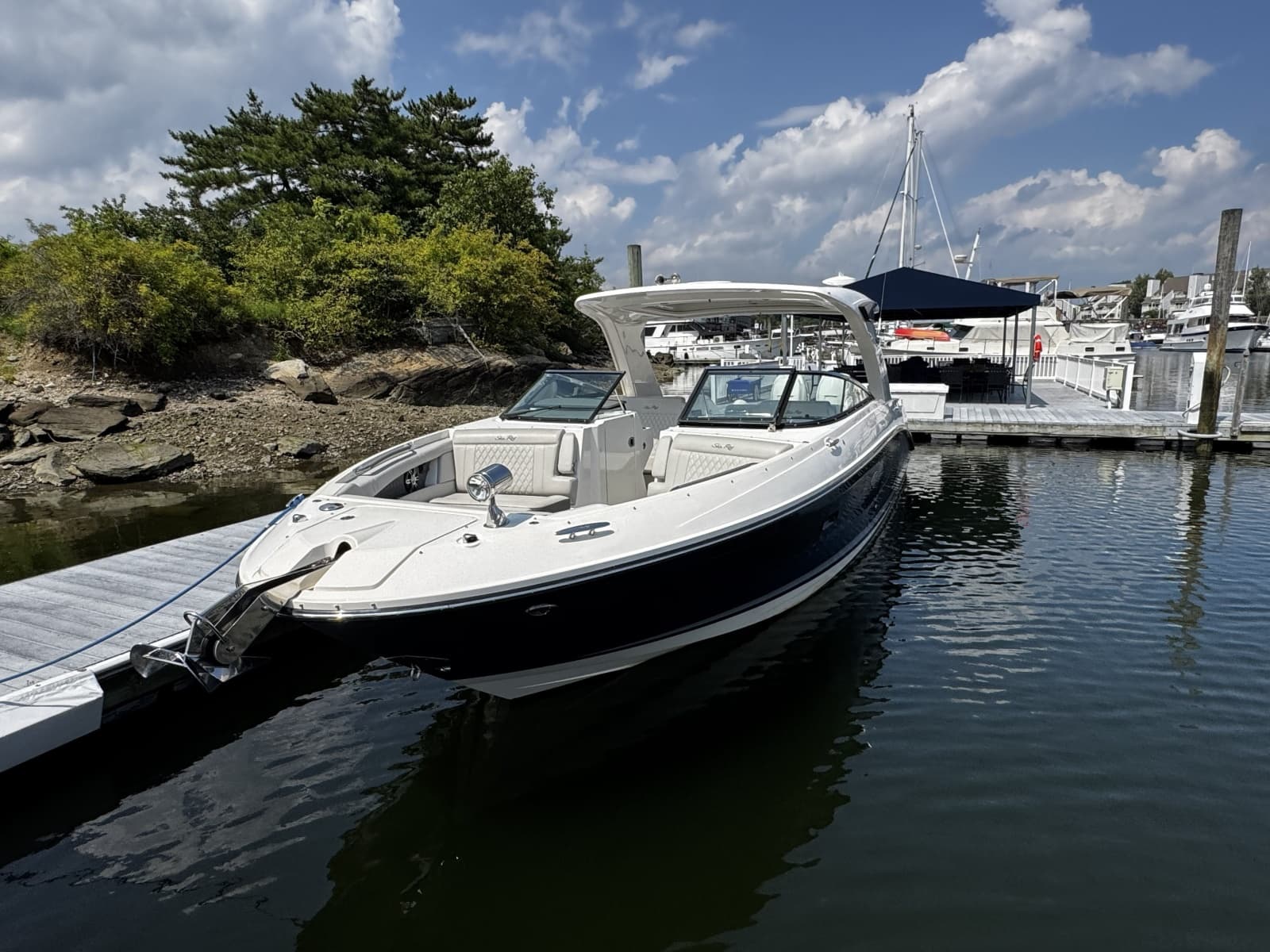 2021 Sea Ray 350 SLX - Photo 1