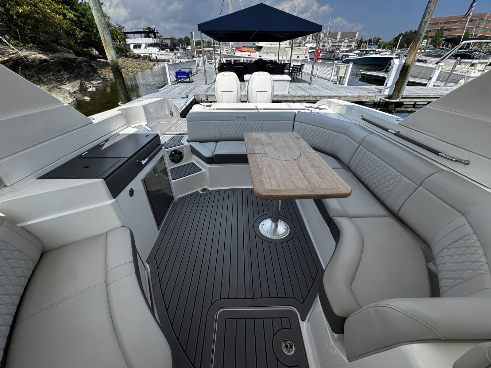 2021 Sea Ray 350 SLX - Photo 12