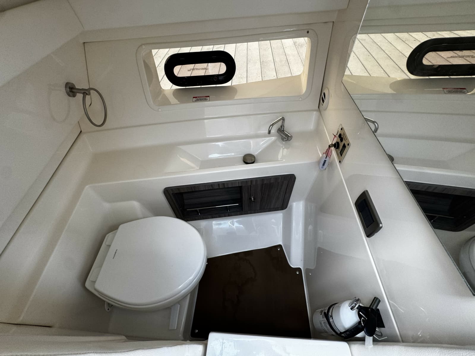 2021 Sea Ray 350 SLX - Photo 22