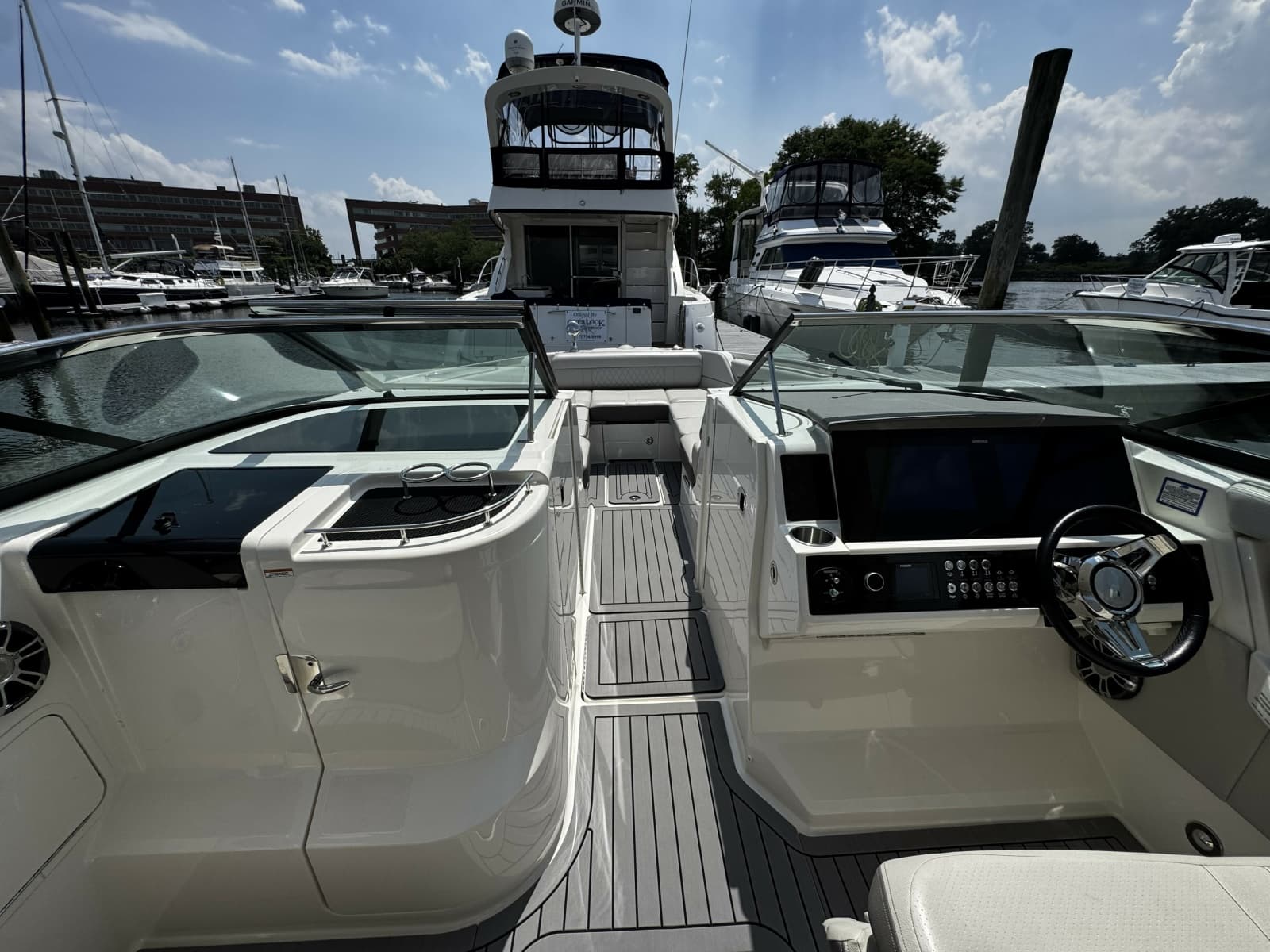 2021 Sea Ray 350 SLX - Photo 13