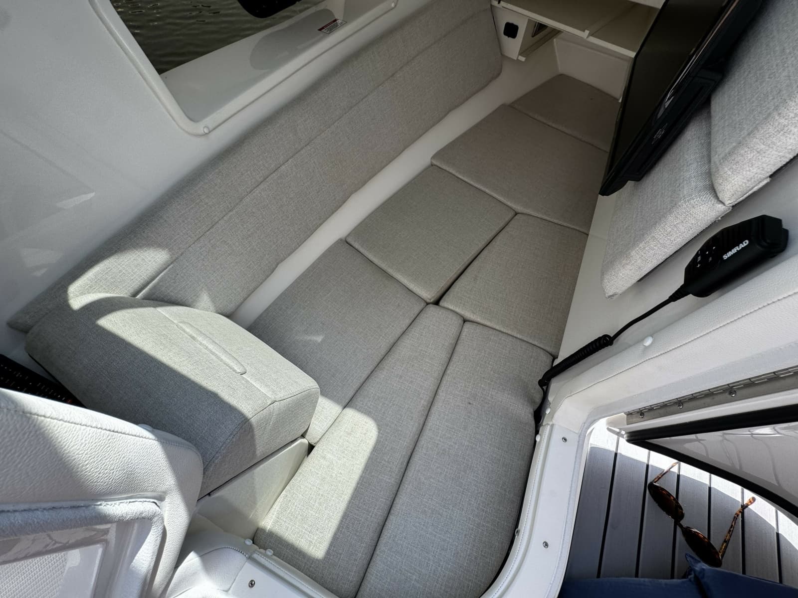 2021 Sea Ray 350 SLX - Photo 21