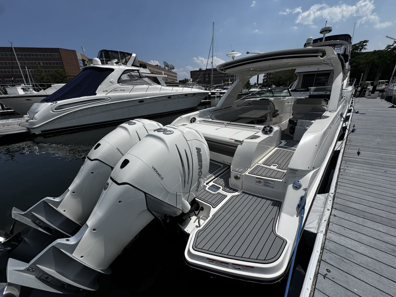 2021 Sea Ray 350 SLX - Photo 7
