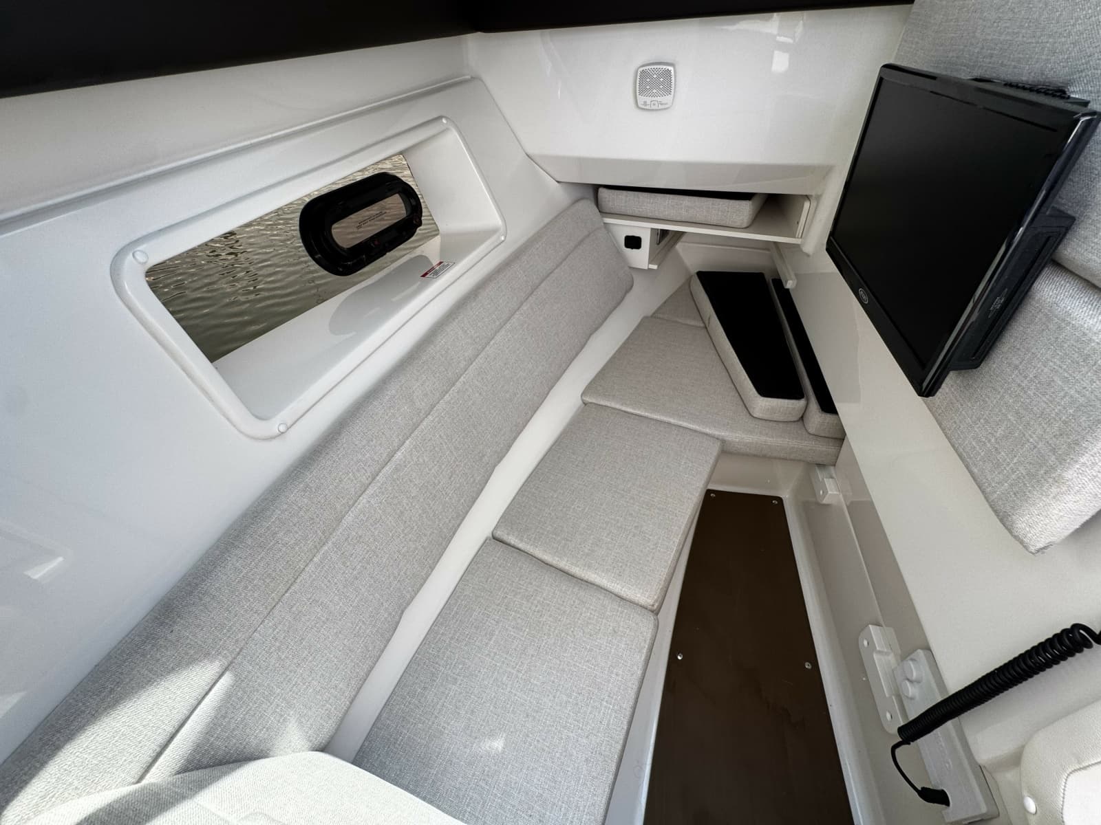2021 Sea Ray 350 SLX - Photo 20