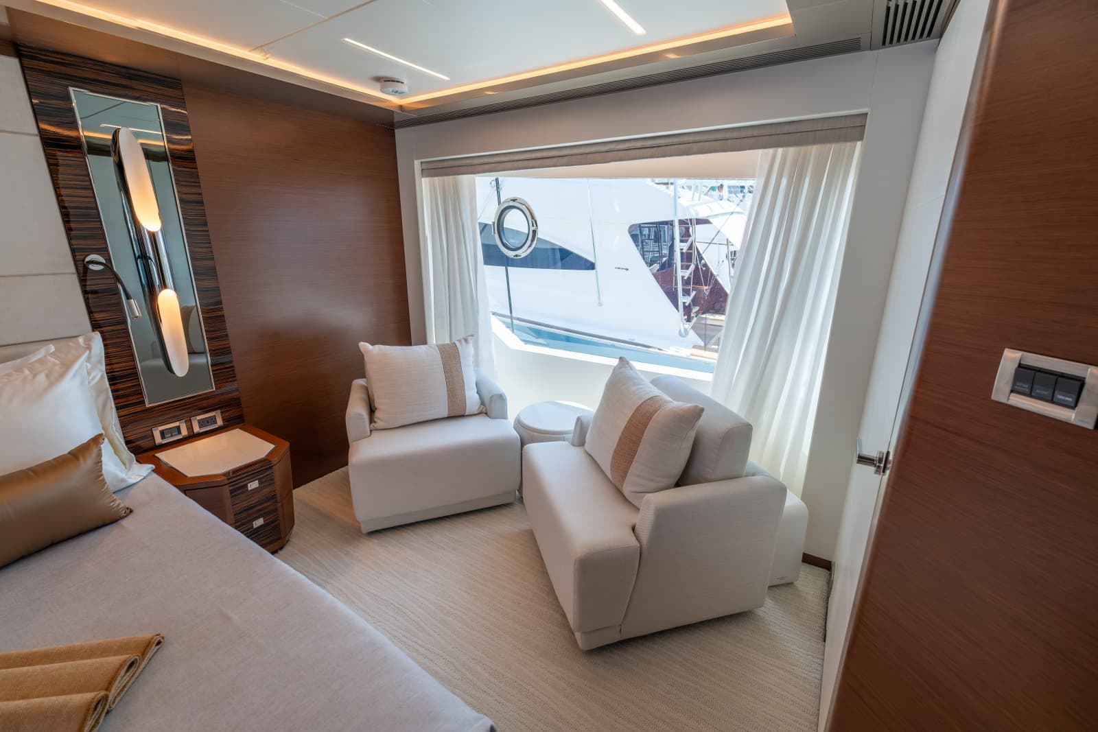2021 Ocean Alexander 28R - Photo 29