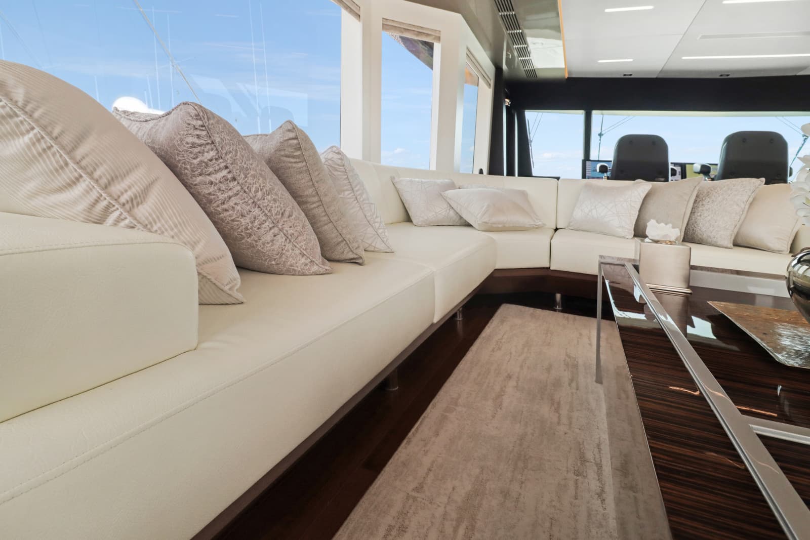 2021 Ocean Alexander 28R - Photo 15