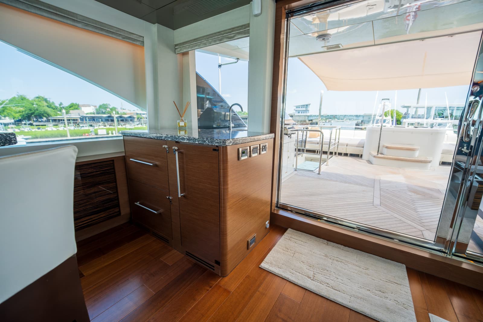 2021 Ocean Alexander 28R - Photo 50