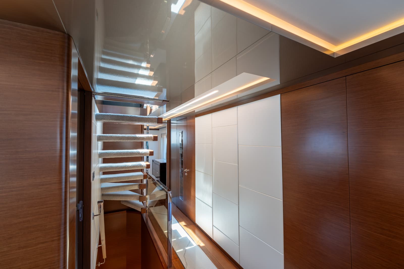 2021 Ocean Alexander 28R - Photo 21