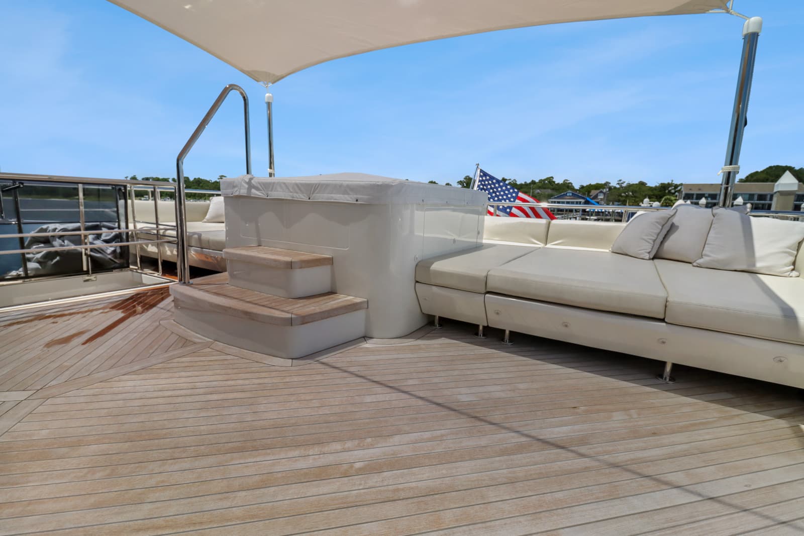 2021 Ocean Alexander 28R - Photo 22