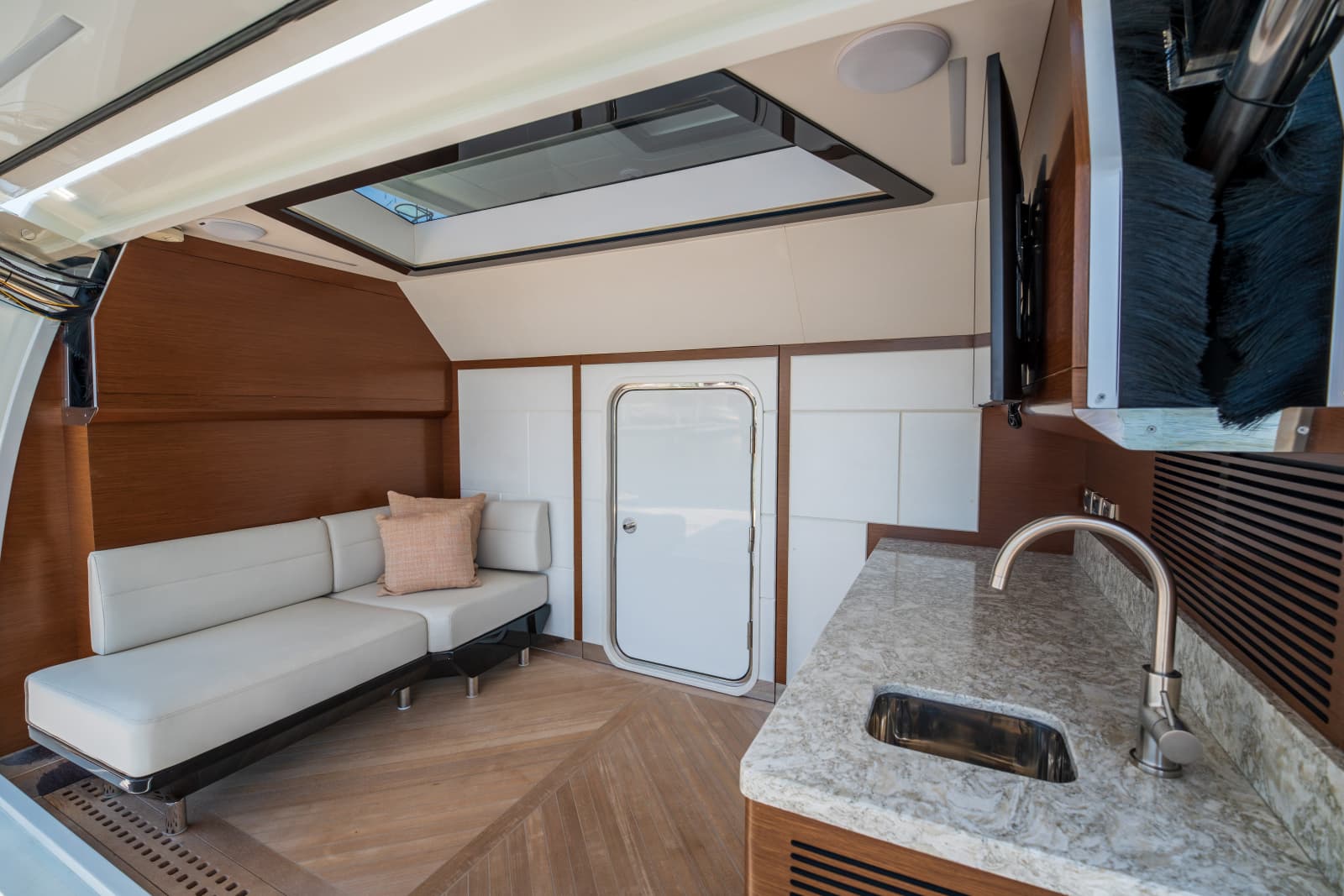 2021 Ocean Alexander 28R - Photo 68