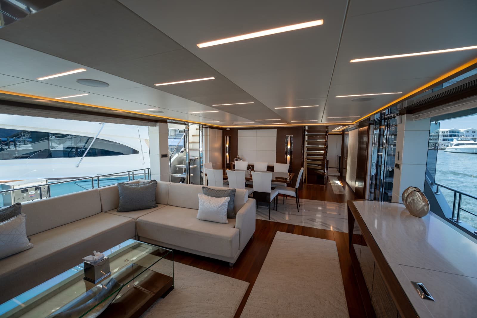 2021 Ocean Alexander 28R - Photo 15