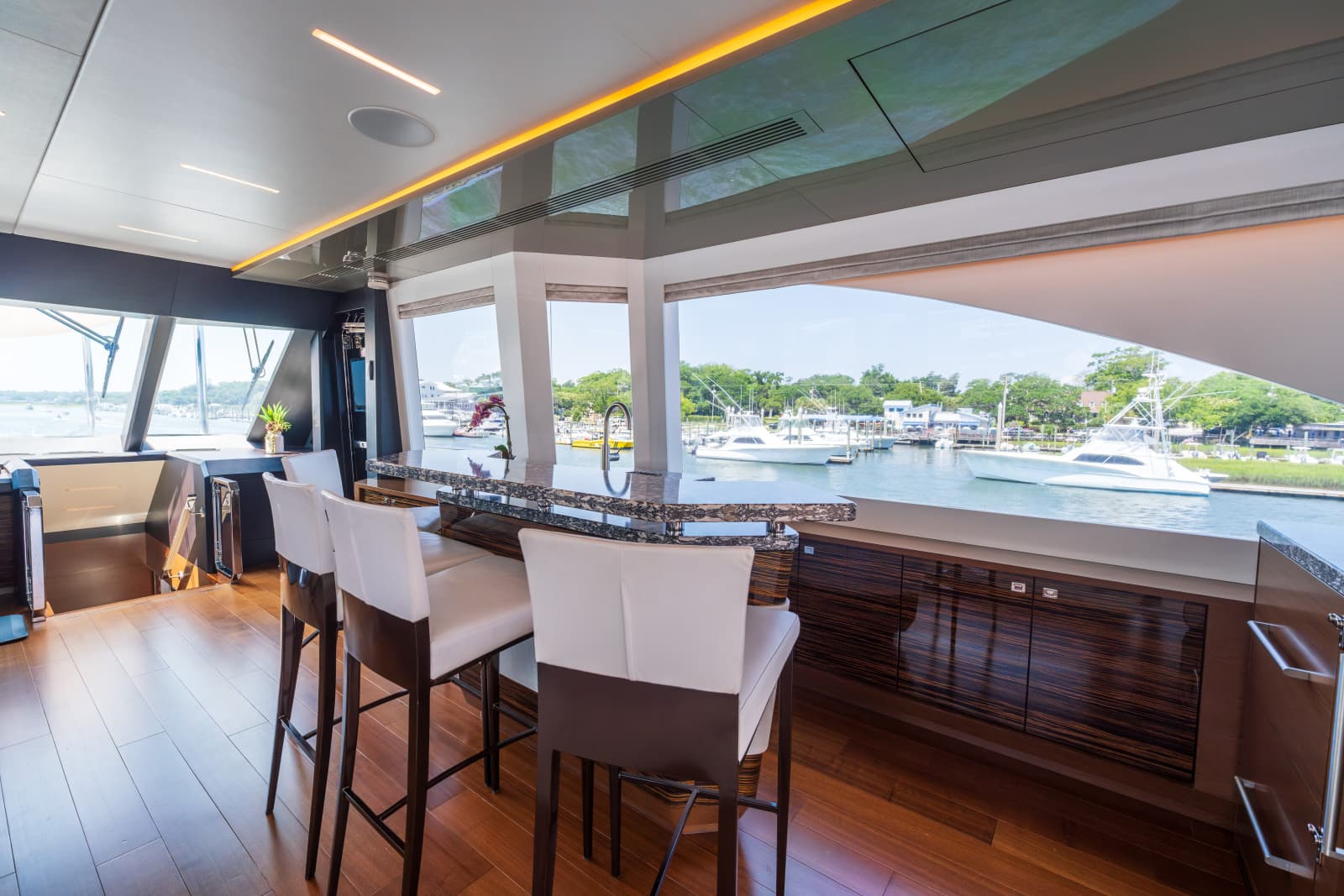 2021 Ocean Alexander 28R - Photo 46