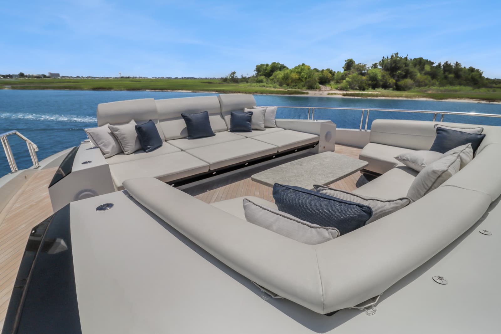 2021 Ocean Alexander 28R - Photo 27