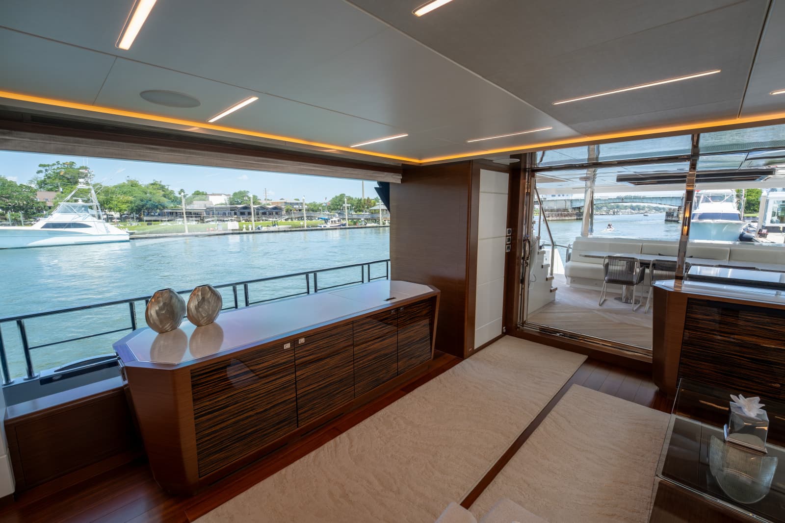 2021 Ocean Alexander 28R - Photo 16