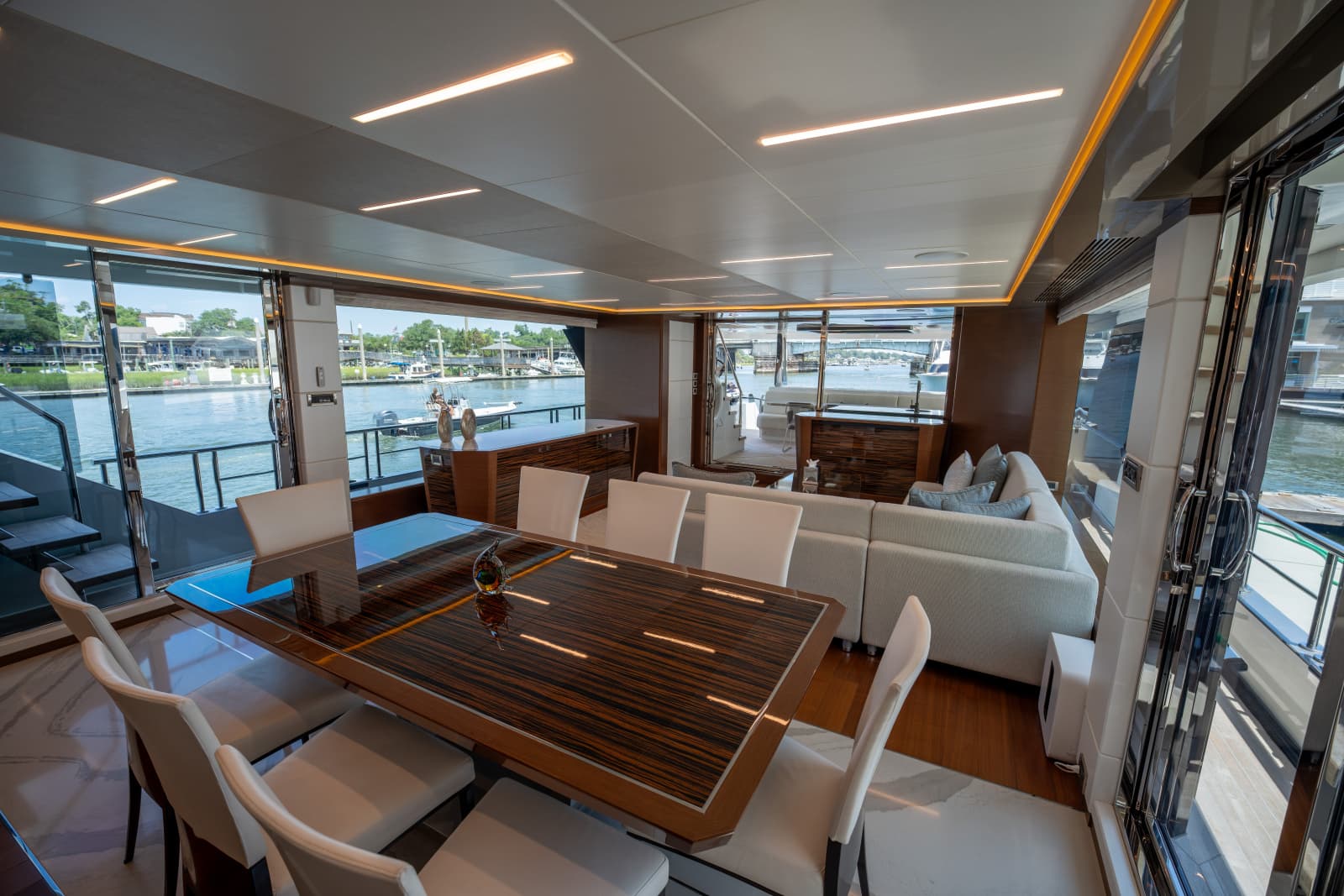 2021 Ocean Alexander 28R - Photo 17