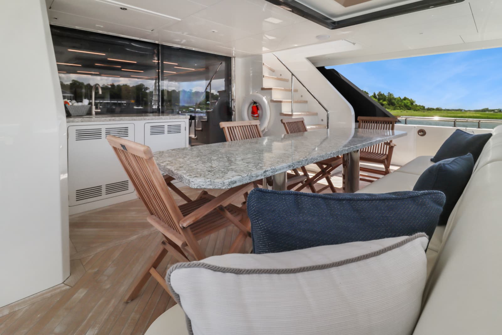2021 Ocean Alexander 28R - Photo 24