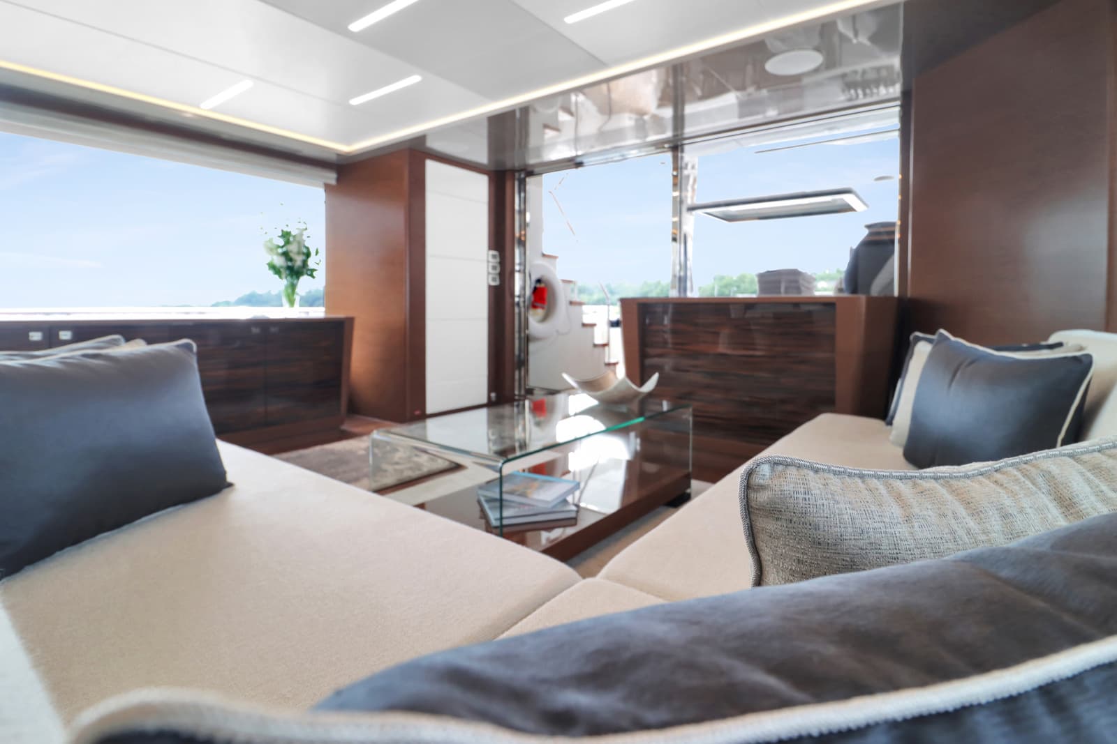 2021 Ocean Alexander 28R - Photo 12