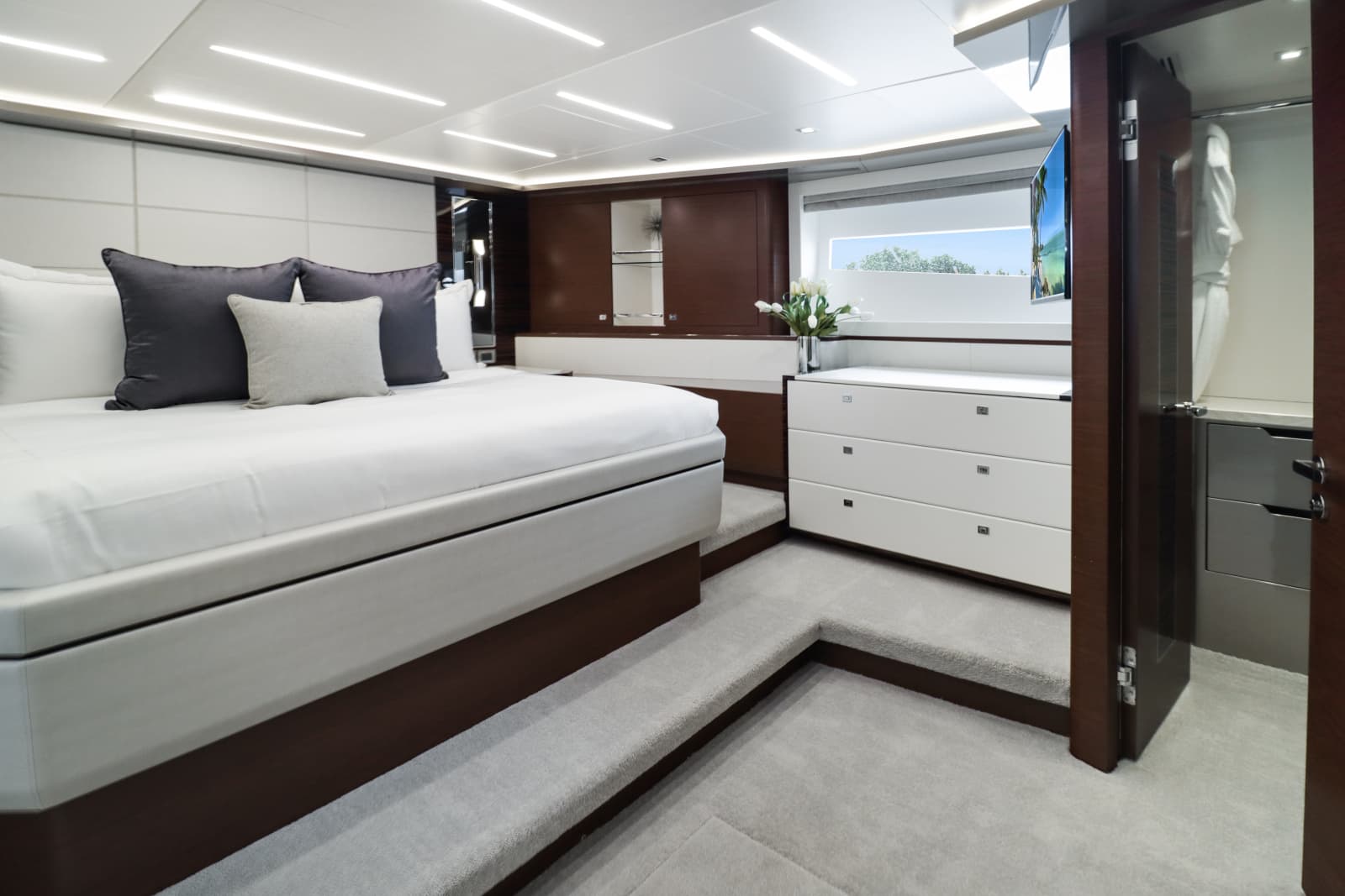 2021 Ocean Alexander 28R - Photo 73
