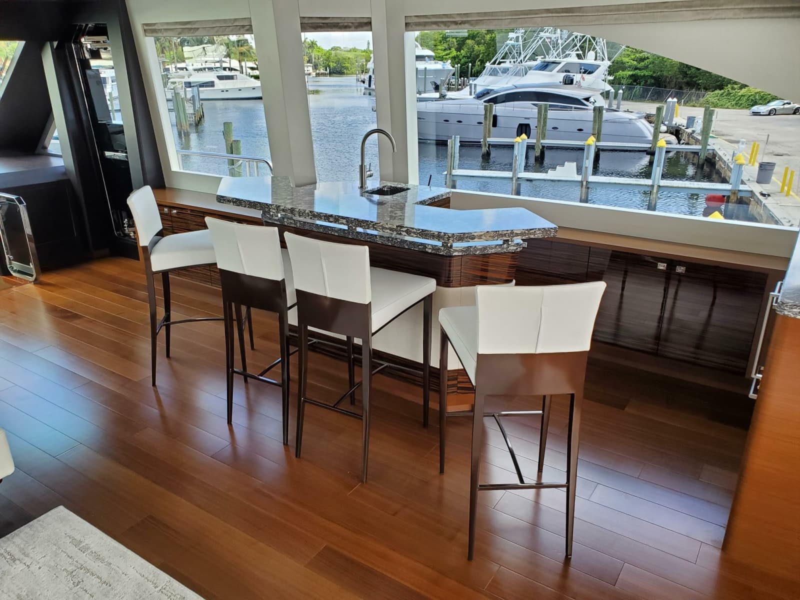 2021 Ocean Alexander 28R - Photo 5