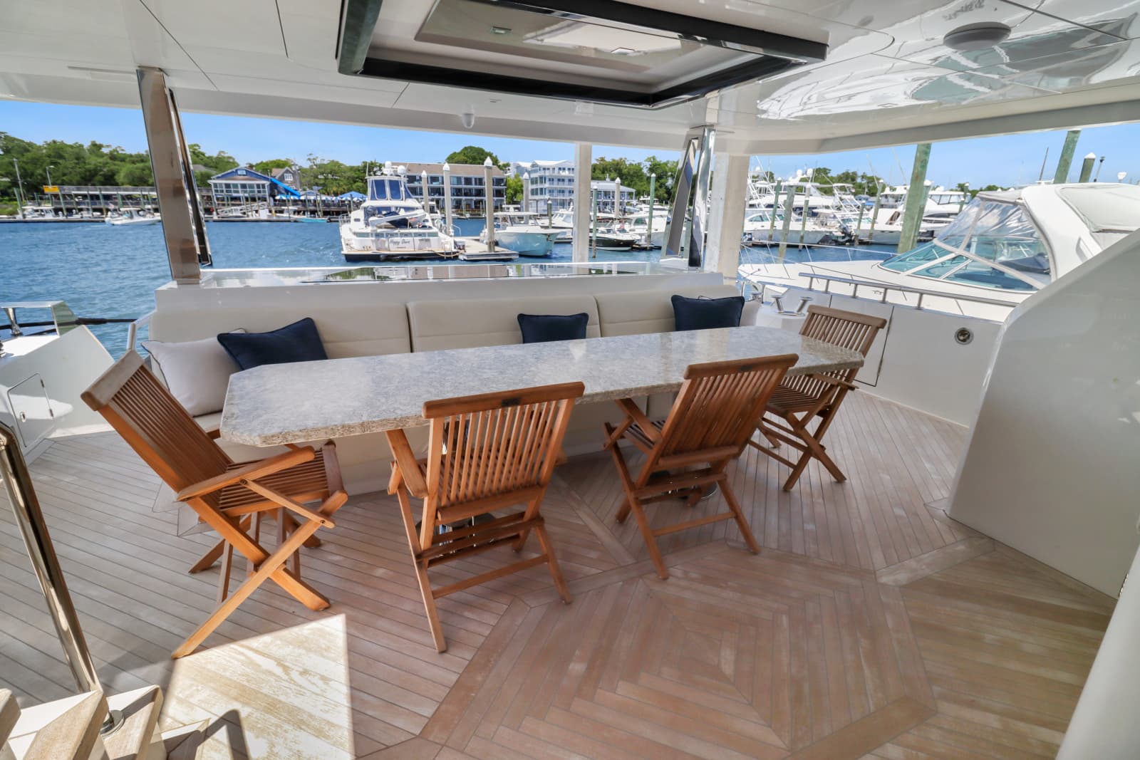 2021 Ocean Alexander 28R - Photo 23