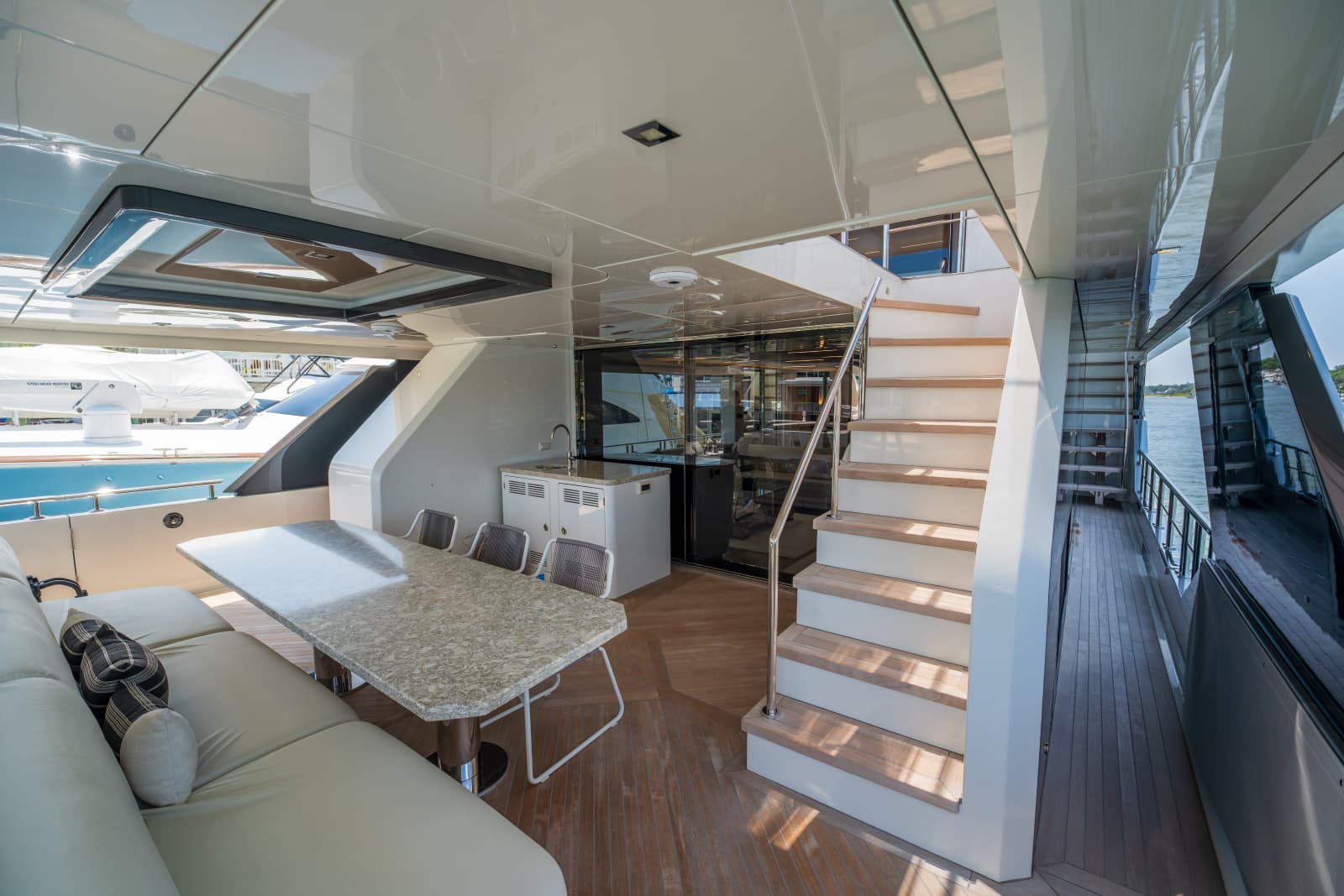 2021 Ocean Alexander 28R - Photo 63