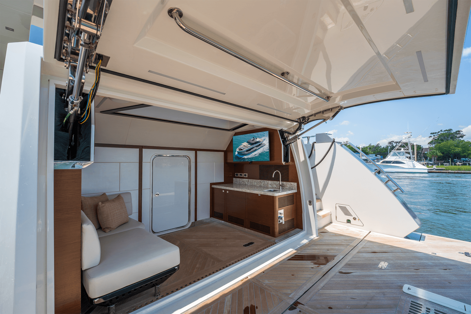 2021 Ocean Alexander 28R - Photo 65