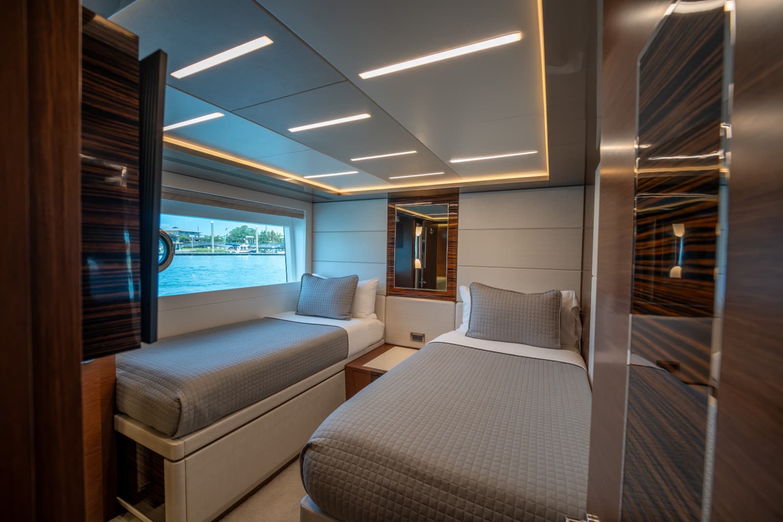 2021 Ocean Alexander 28R - Photo 79