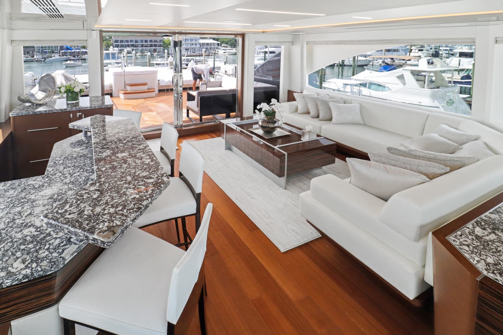 2021 Ocean Alexander 28R - Photo 14