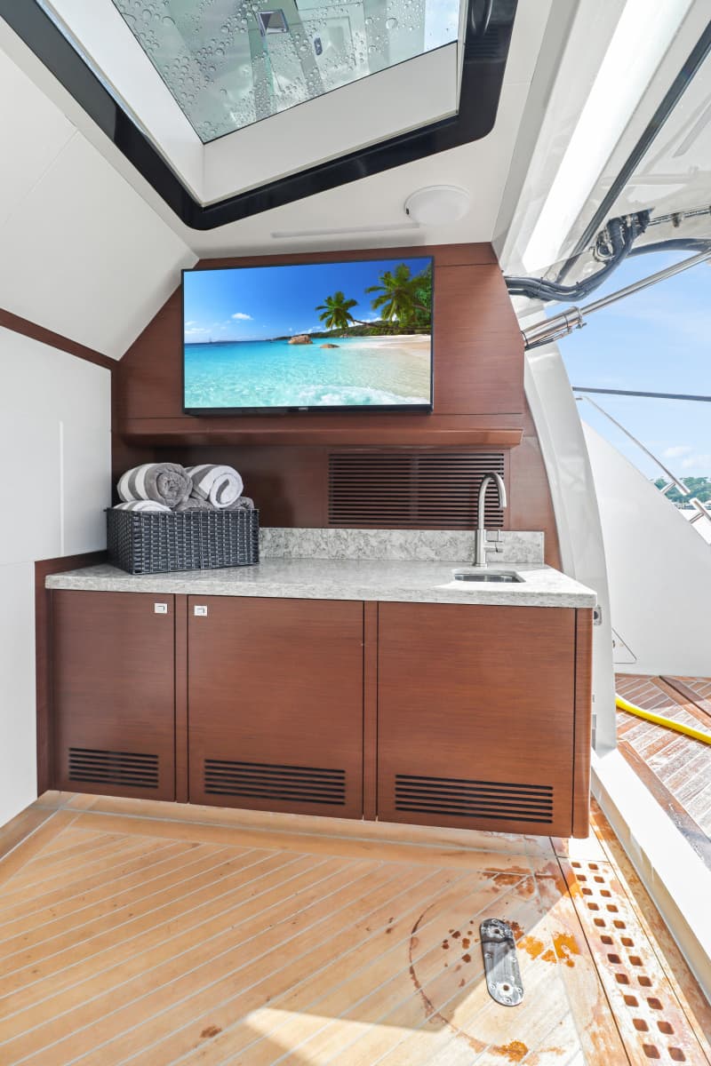2021 Ocean Alexander 28R - Photo 13