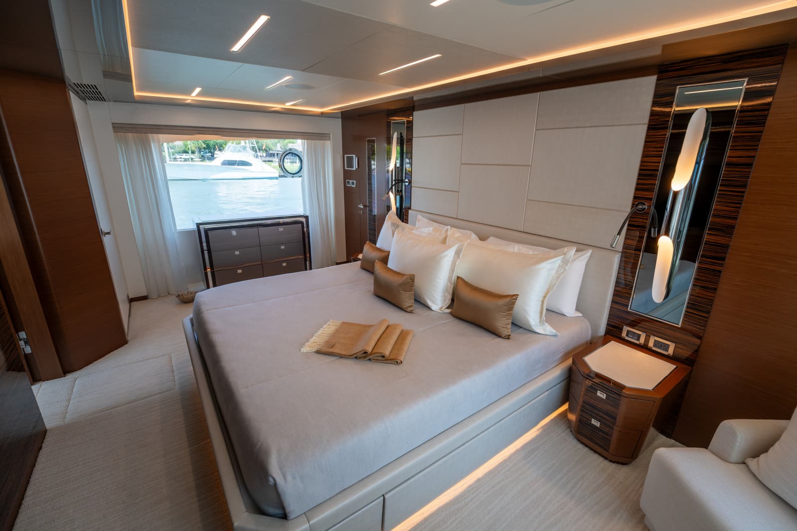 2021 Ocean Alexander 28R - Photo 27