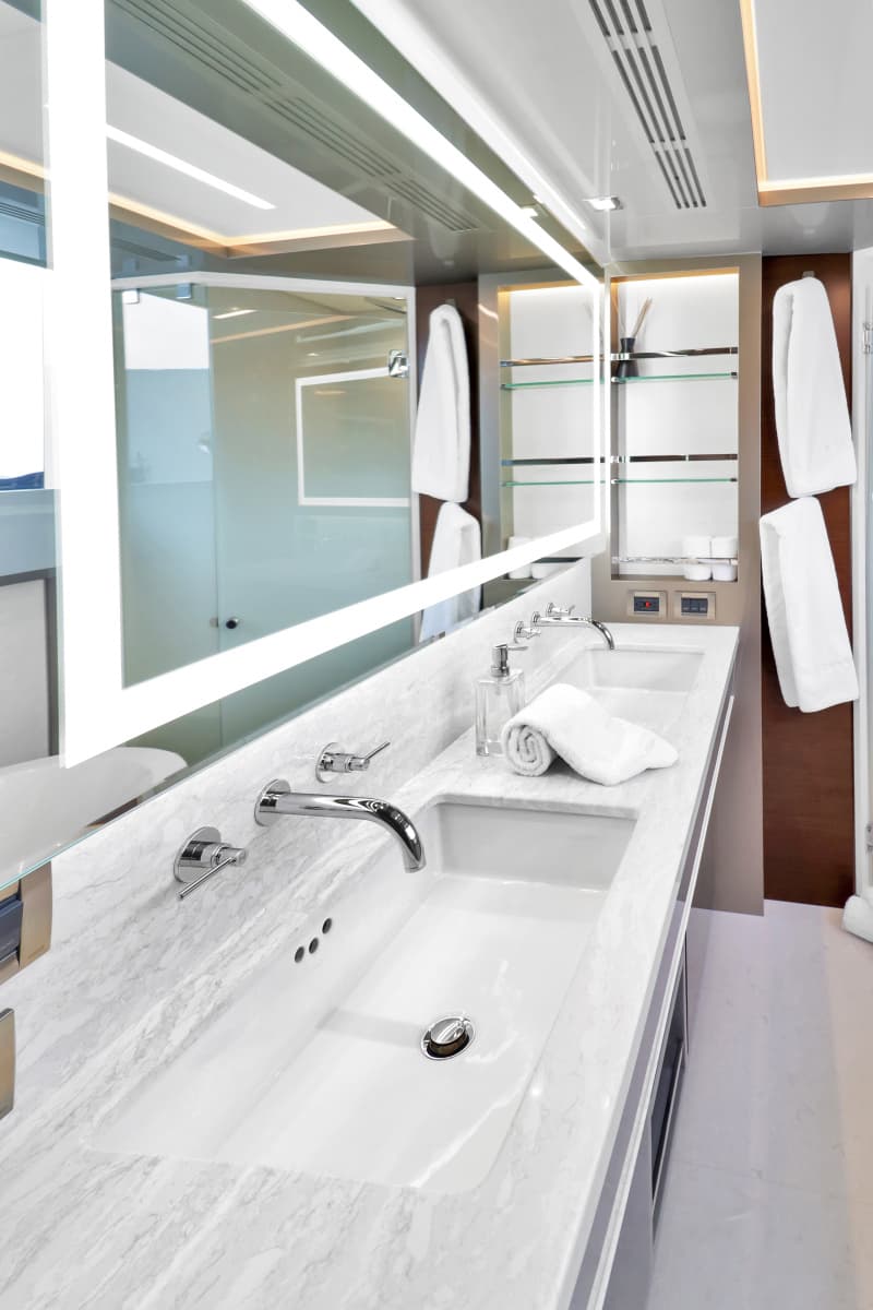 2021 Ocean Alexander 28R - Photo 8