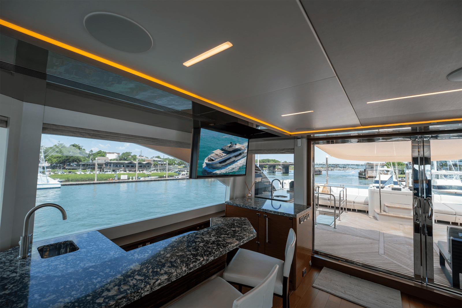 2021 Ocean Alexander 28R - Photo 47