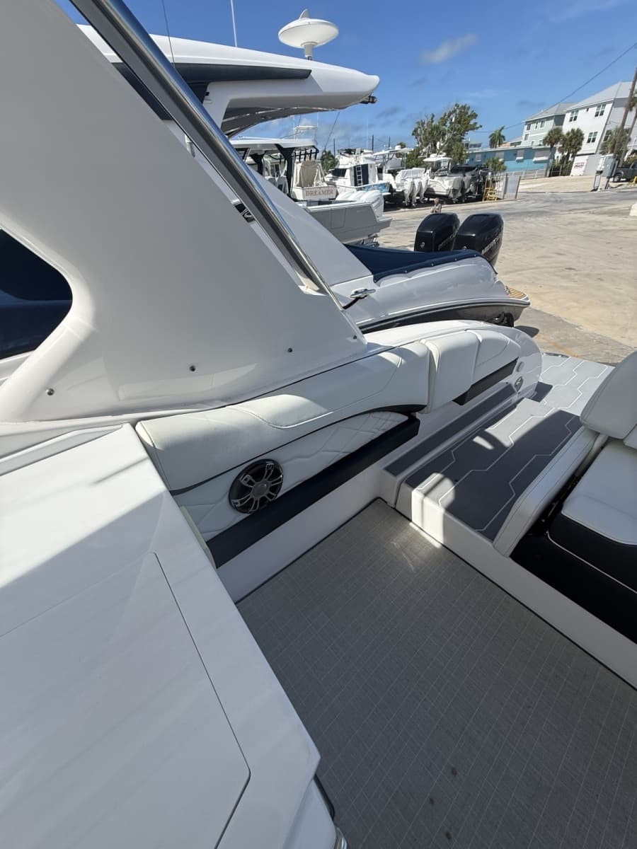 2022 Regal 33OBX - Photo 12