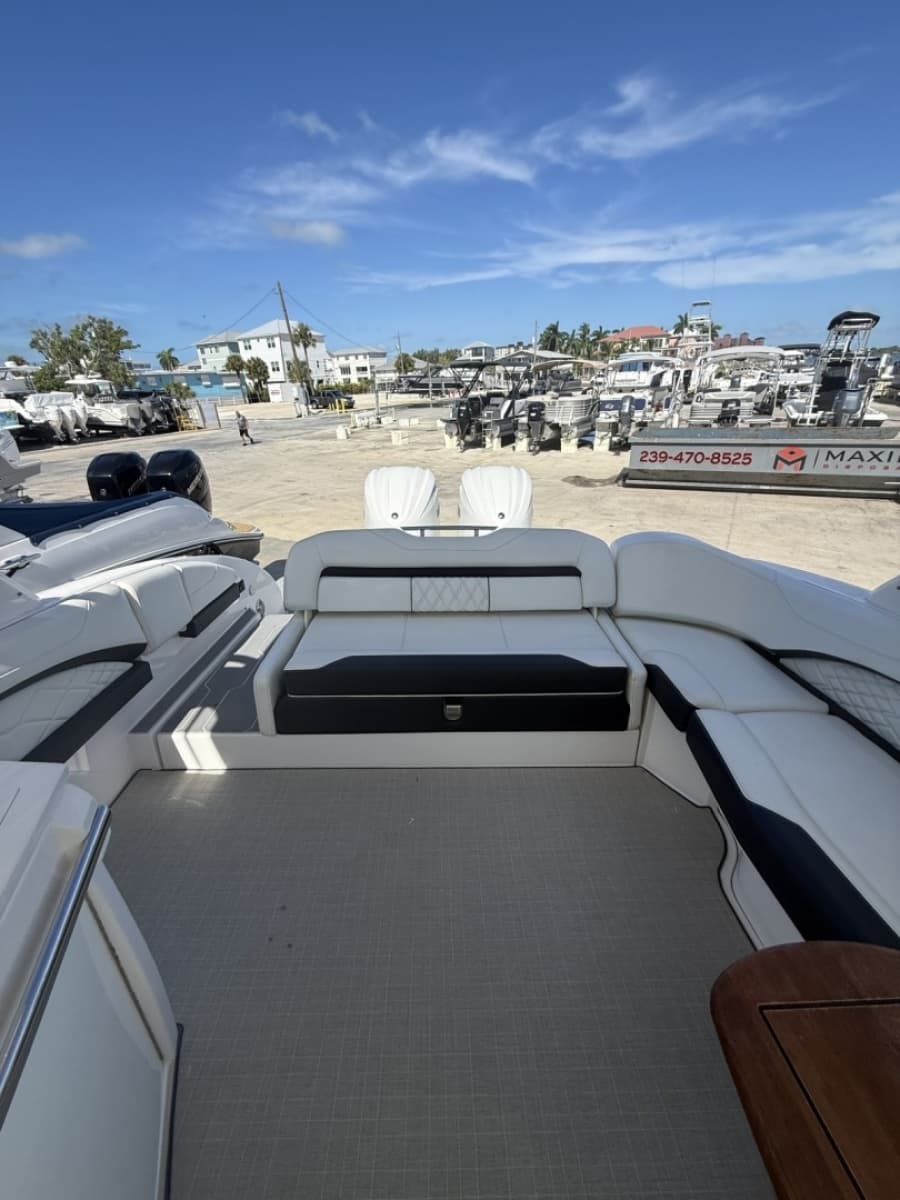 2022 Regal 33OBX - Photo 8