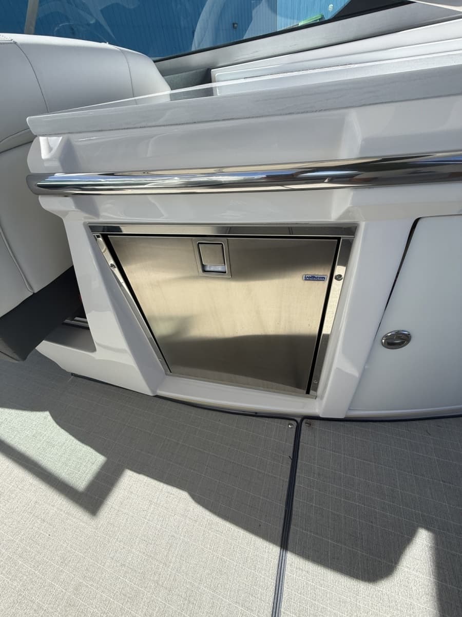 2022 Regal 33OBX - Photo 15