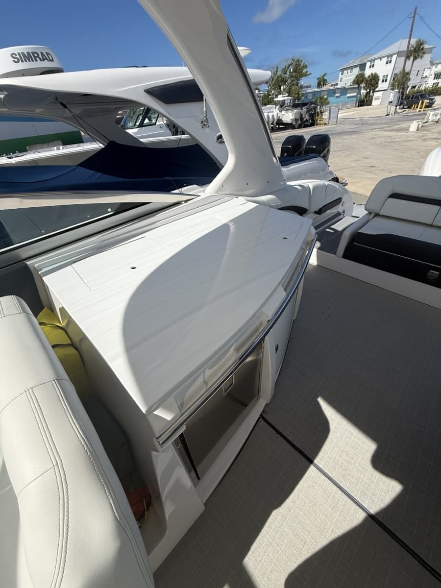 2022 Regal 33OBX - Photo 16