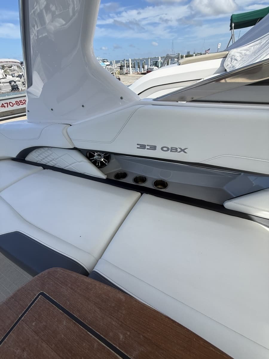 2022 Regal 33OBX - Photo 11