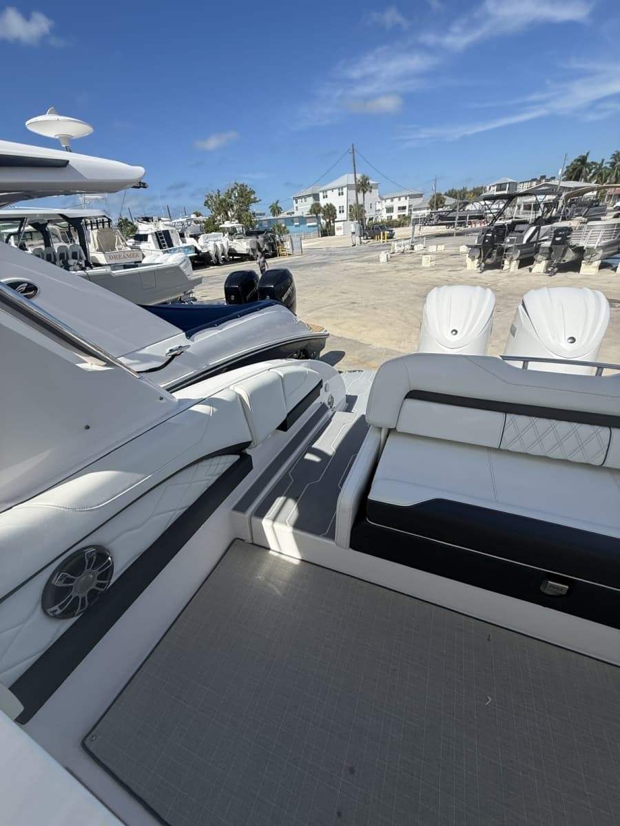 2022 Regal 33OBX - Photo 13