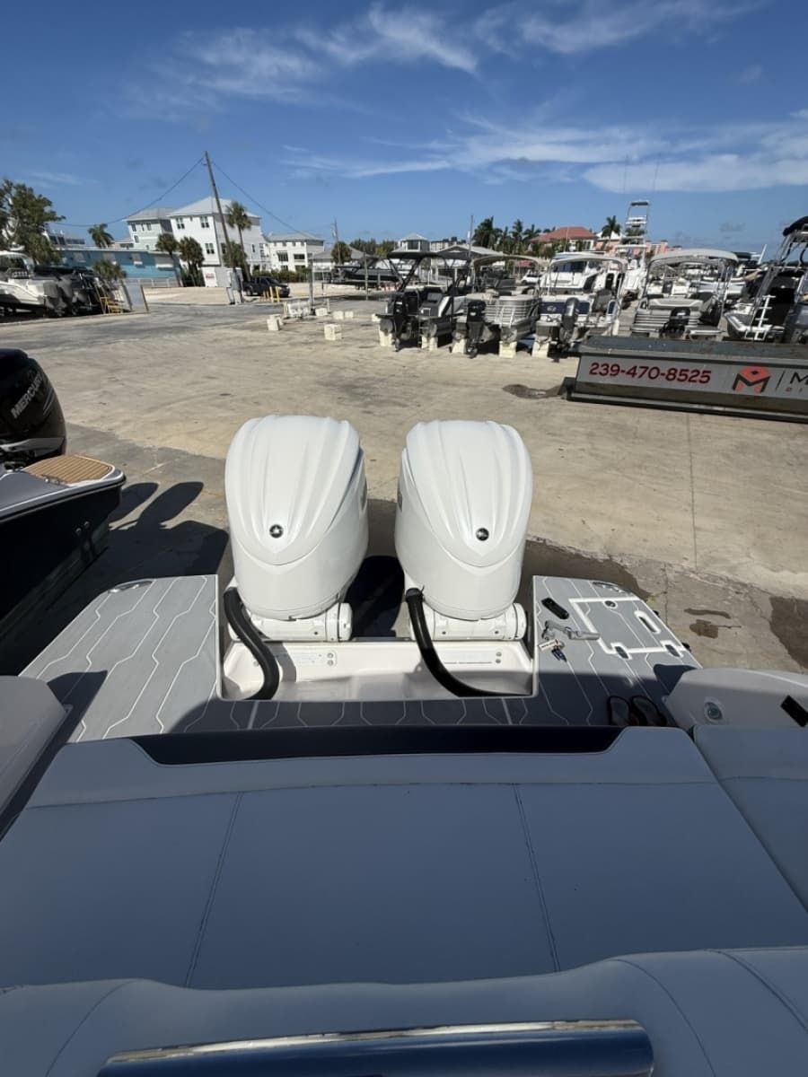 2022 Regal 33OBX - Photo 5