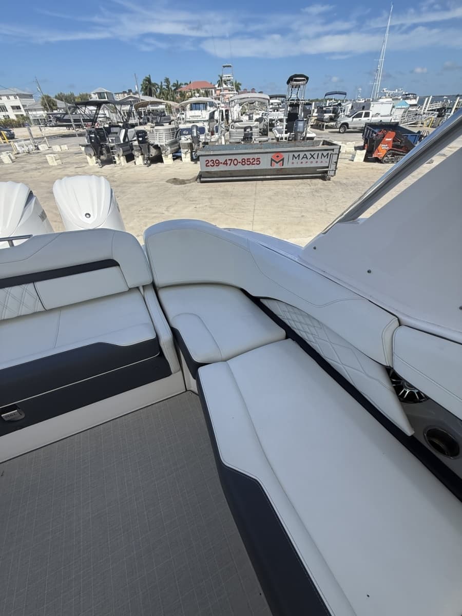 2022 Regal 33OBX - Photo 14
