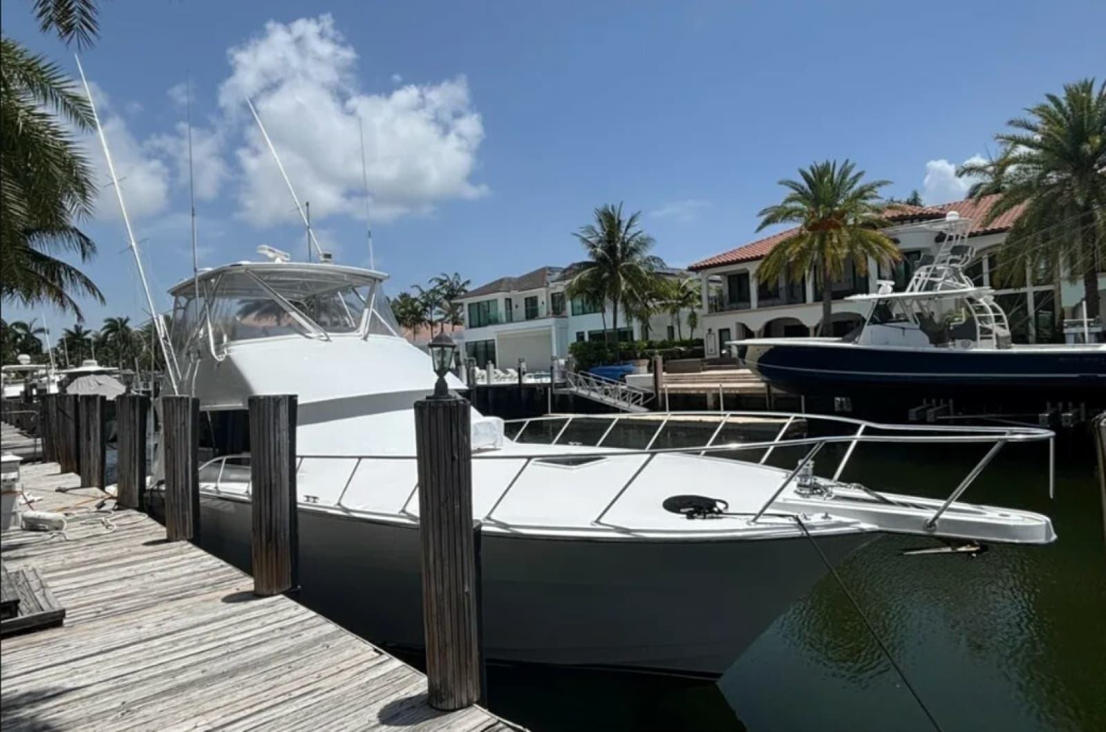 2005 Hatteras Convertible - Photo 2
