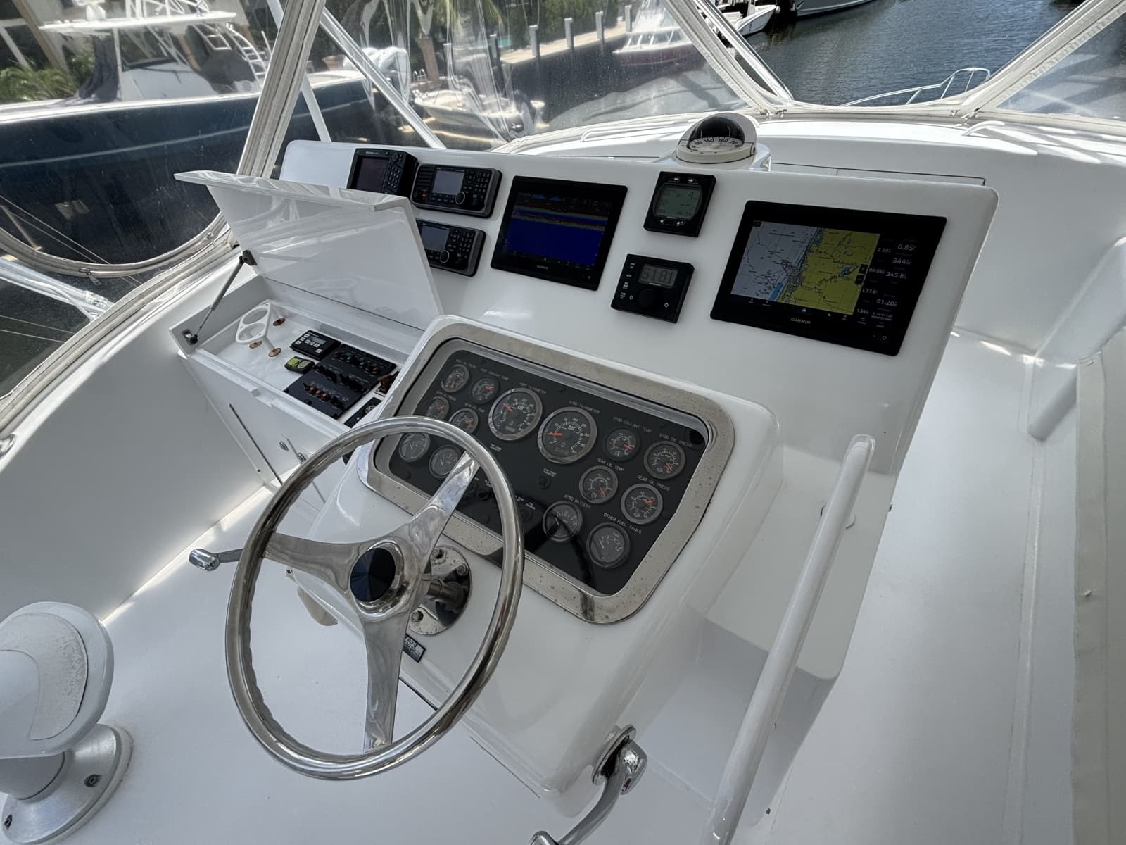 2005 Hatteras Convertible - Photo 28