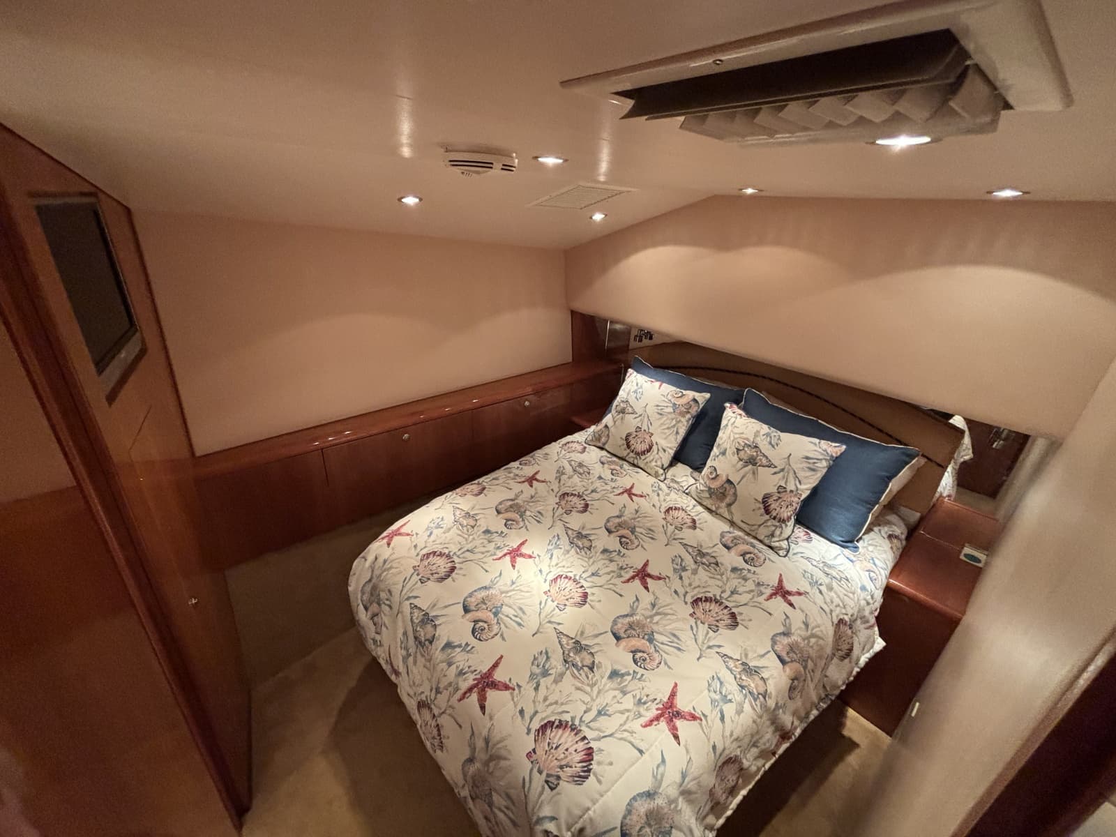2005 Hatteras Convertible - Photo 6