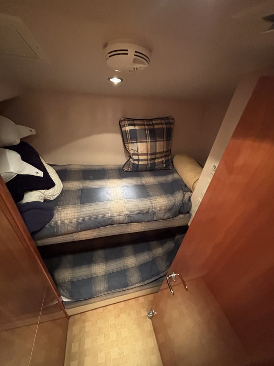 2005 Hatteras Convertible - Photo 42