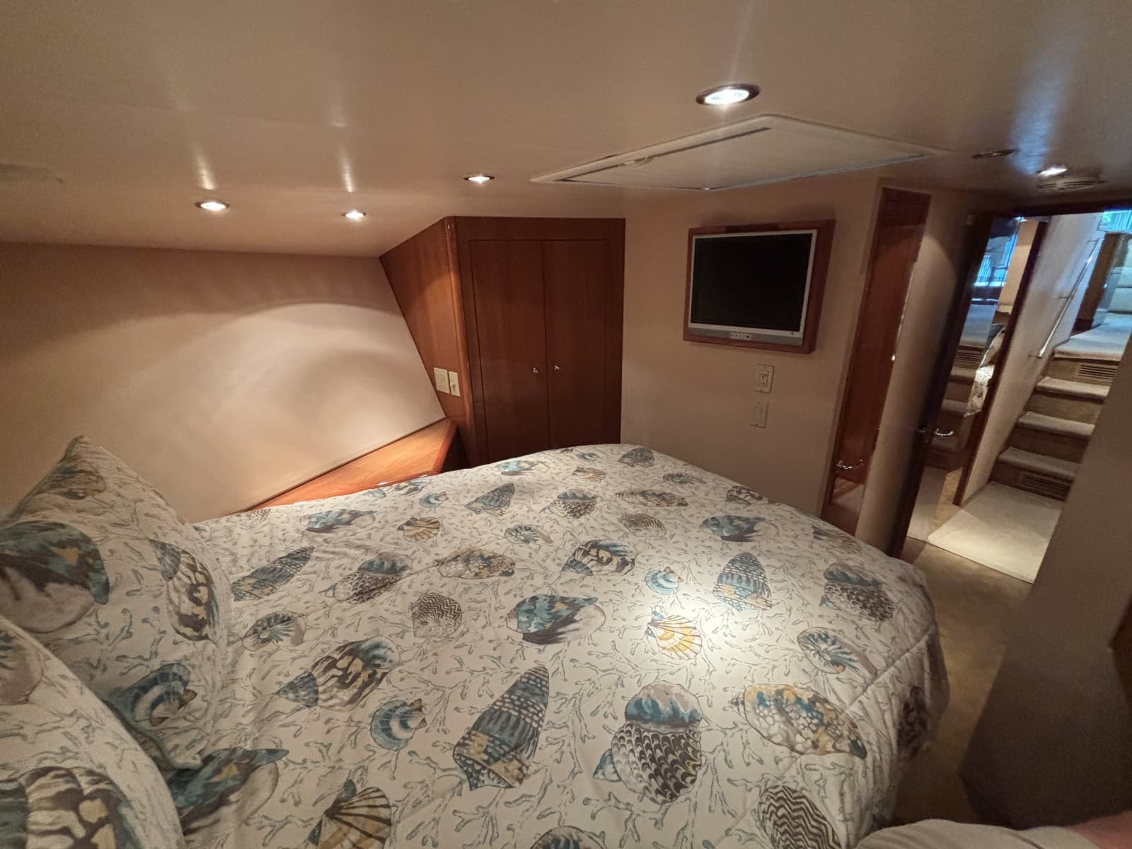 2005 Hatteras Convertible - Photo 35